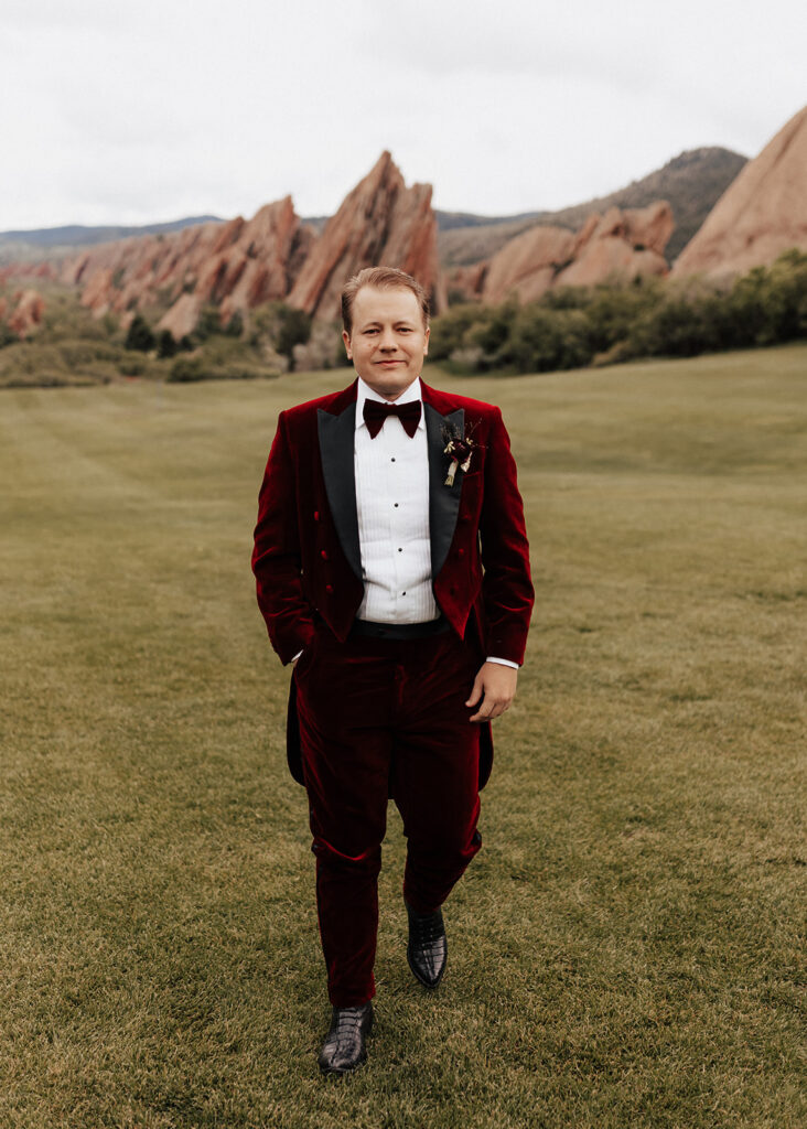 Eclectic groom style at Arrowhead Golf Course